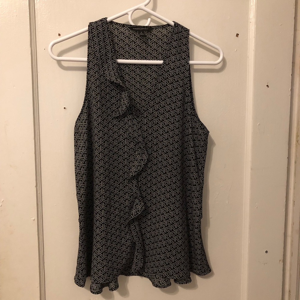 Banana Republic black & white sleeveless blouse